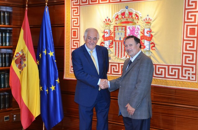 El Presidente del TC recibe a un Consejero de Estado de la República de Colombia
